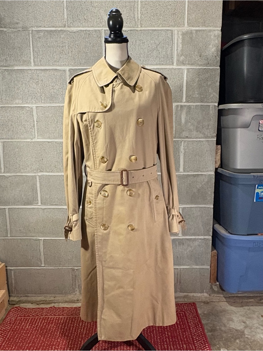 Burberry trench coat. - Picture 2 of 15